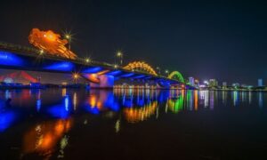 Cầu Rồng Đà Nẵng lung linh về đêm. Ảnh: Ngọc Thành